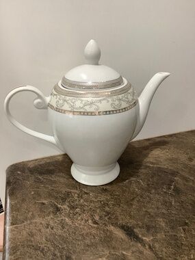 Lorren & Friends Tea Pot